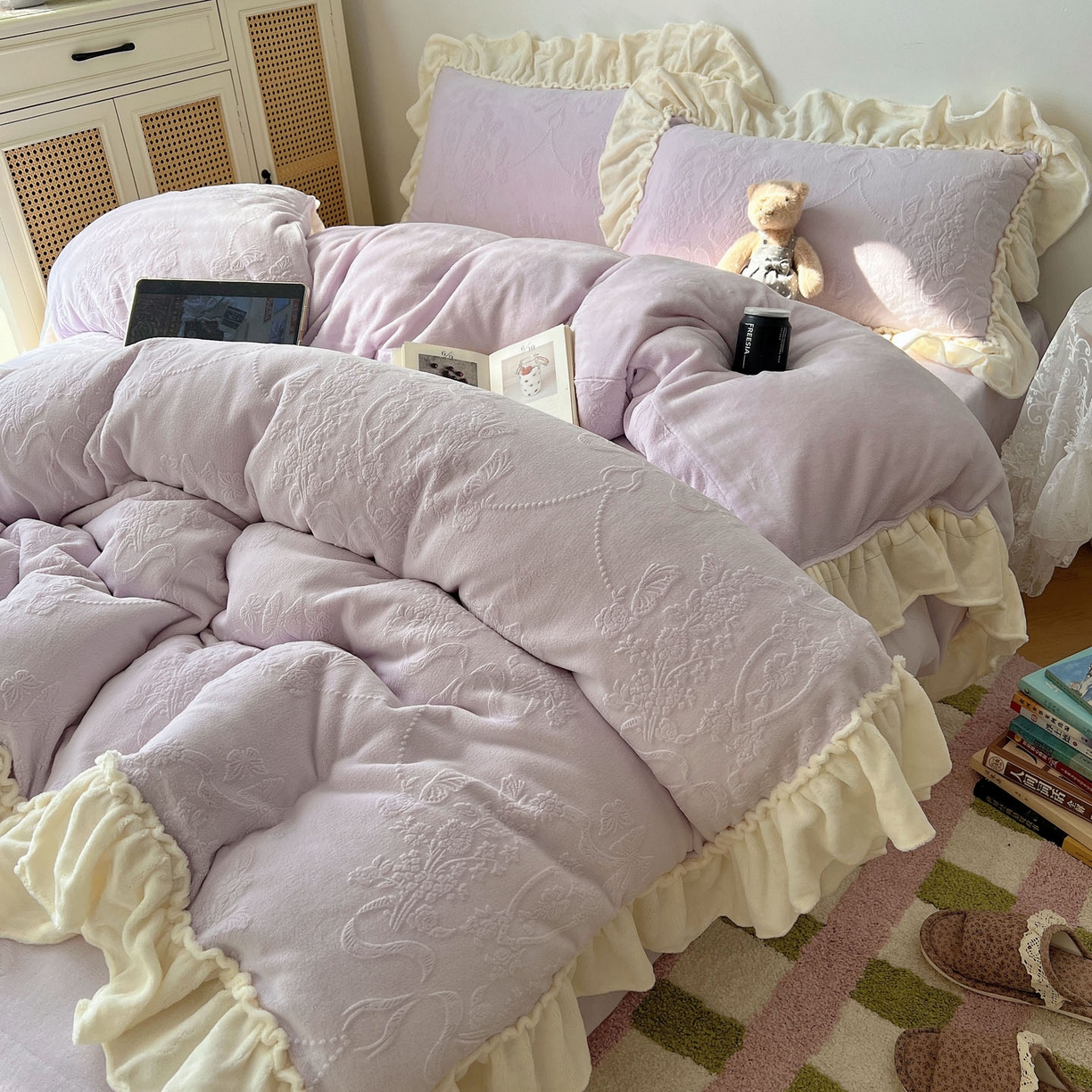 91家纺网 家纺一手货源 找家纺 六巷胡同 2025新款法式立体雕花南法庄园A类210g全消光牛奶绒四件套 南法庄园-紫