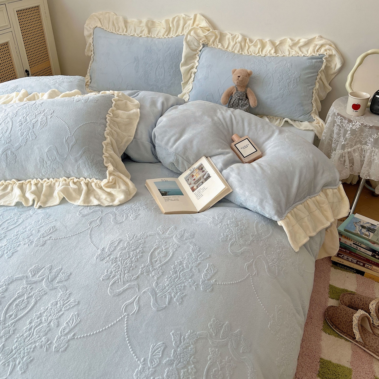 91家纺网 家纺一手货源 找家纺 六巷胡同 2025新款法式立体雕花南法庄园A类210g全消光牛奶绒四件套 南法庄园-蓝