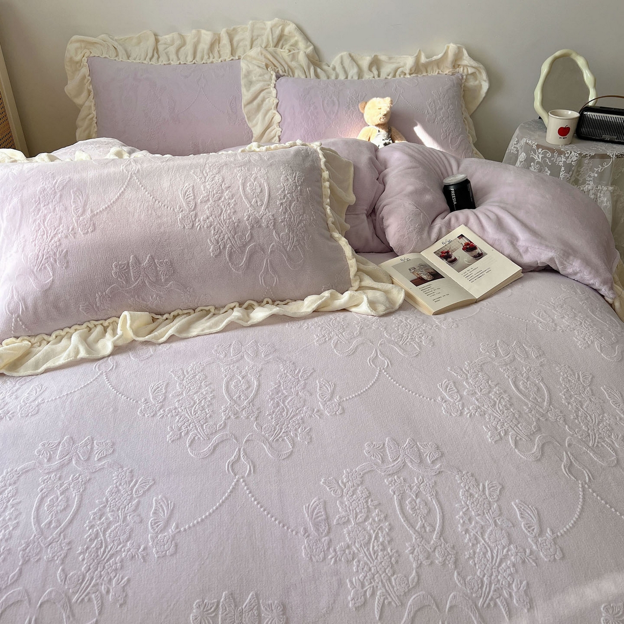 91家纺网 家纺一手货源 找家纺 六巷胡同 2025新款法式立体雕花南法庄园A类210g全消光牛奶绒四件套 南法庄园-紫