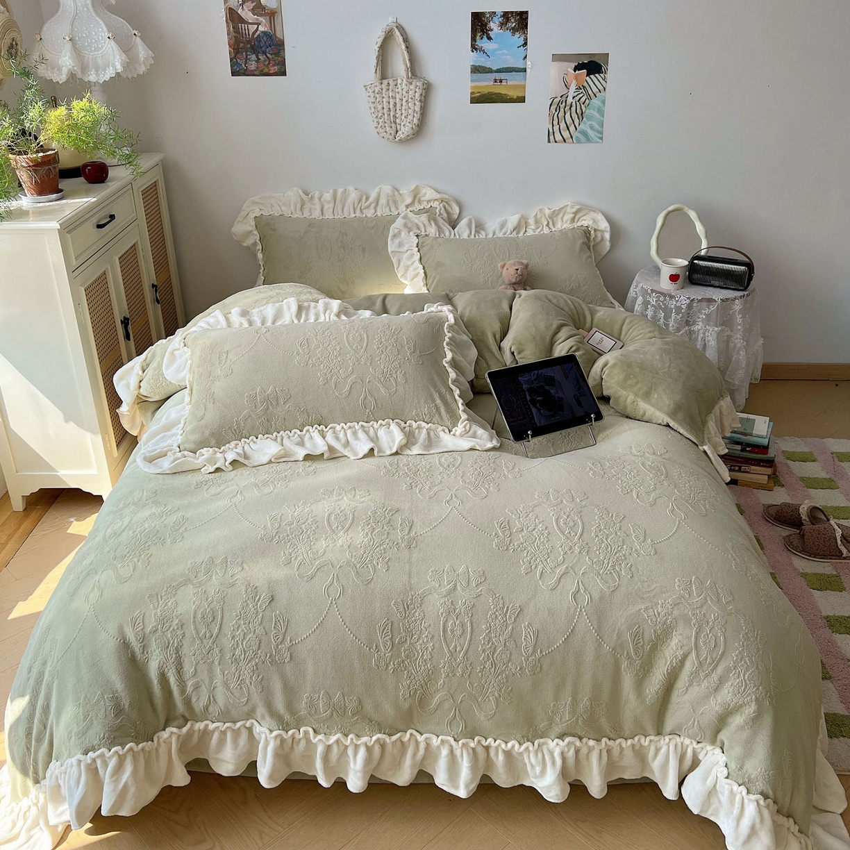 91家纺网 家纺一手货源 找家纺 六巷胡同 2025新款法式立体雕花南法庄园A类210g全消光牛奶绒四件套 南法庄园-绿