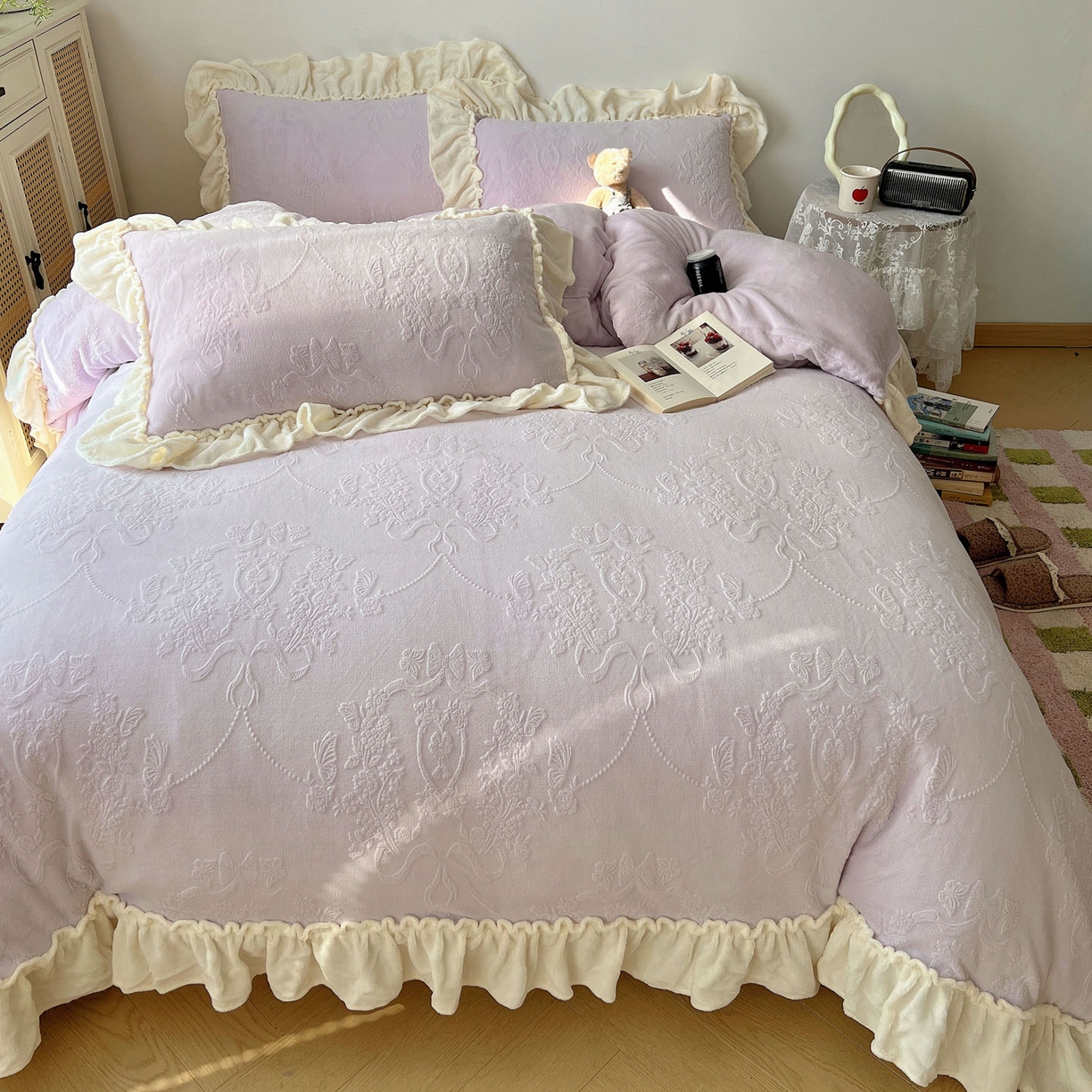 91家纺网 家纺一手货源 找家纺 六巷胡同 2025新款法式立体雕花南法庄园A类210g全消光牛奶绒四件套 南法庄园-紫