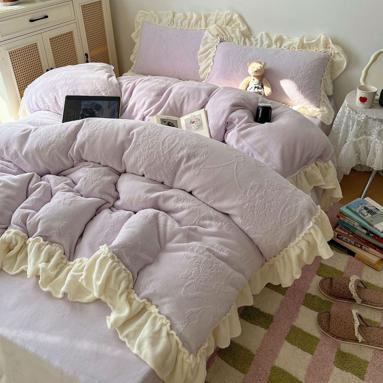 91家纺网 家纺一手货源 找家纺 六巷胡同 2025新款法式立体雕花南法庄园A类210g全消光牛奶绒四件套 南法庄园-紫