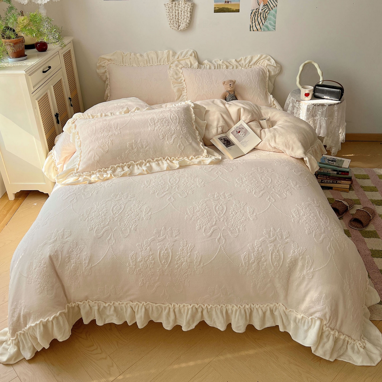 91家纺网 家纺一手货源 找家纺 六巷胡同 2025新款法式立体雕花南法庄园A类210g全消光牛奶绒四件套 南法庄园-白