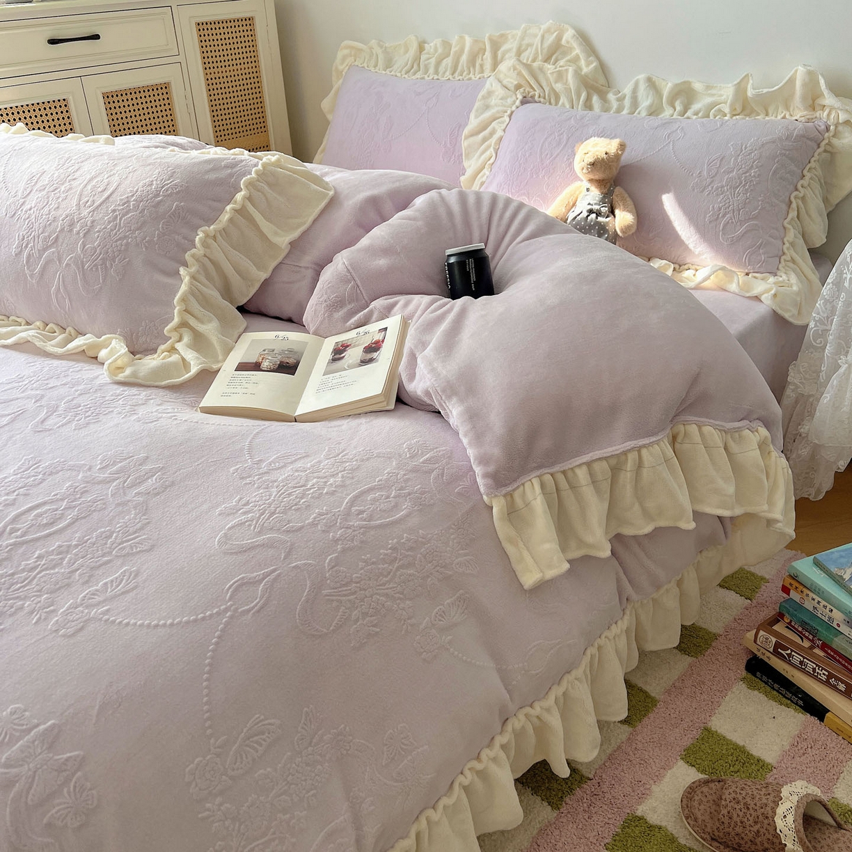 91家纺网 家纺一手货源 找家纺 六巷胡同 2025新款法式立体雕花南法庄园A类210g全消光牛奶绒四件套 南法庄园-紫