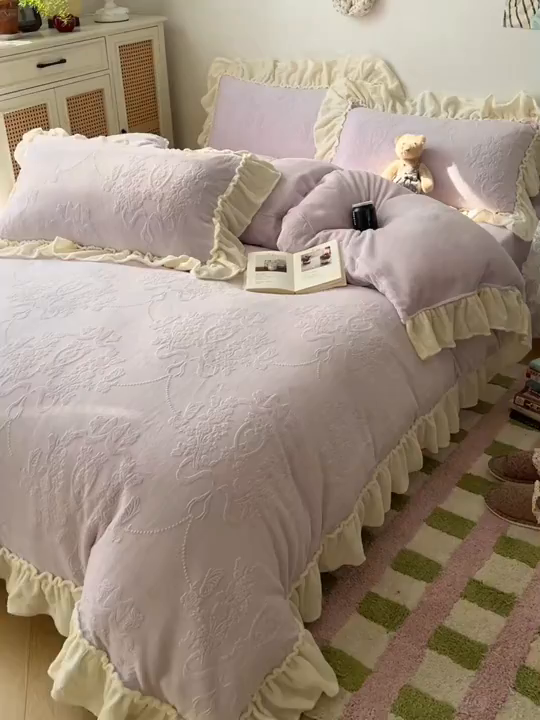 91家纺网 家纺一手货源 找家纺 六巷胡同 2025新款法式立体雕花南法庄园A类210g全消光牛奶绒四件套 南法庄园-紫