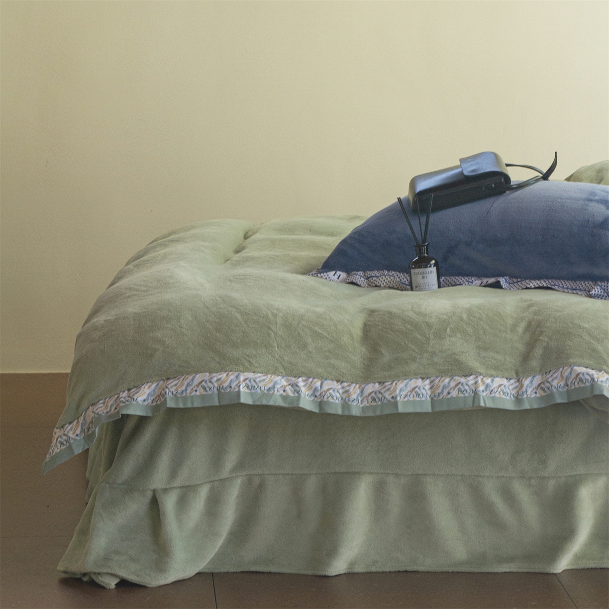 91家纺网 家纺一手货源 找家纺 绒梦里 2025新款高克重全消光工艺款高定云绒牛奶绒四件套云柔秘境 云柔秘境-绿