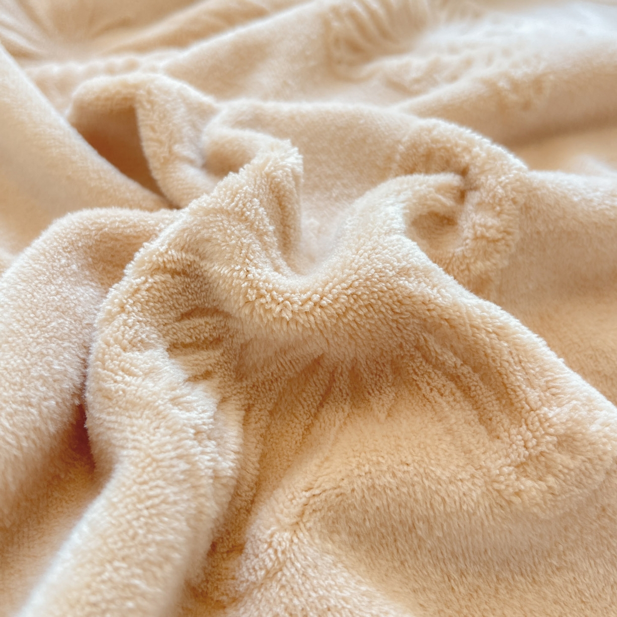 91家纺网 家纺一手货源 找家纺 （总）绘萱家居 2025新款高克重雕花雕印纯色牛奶绒四件套双拼法莱绒珊瑚绒