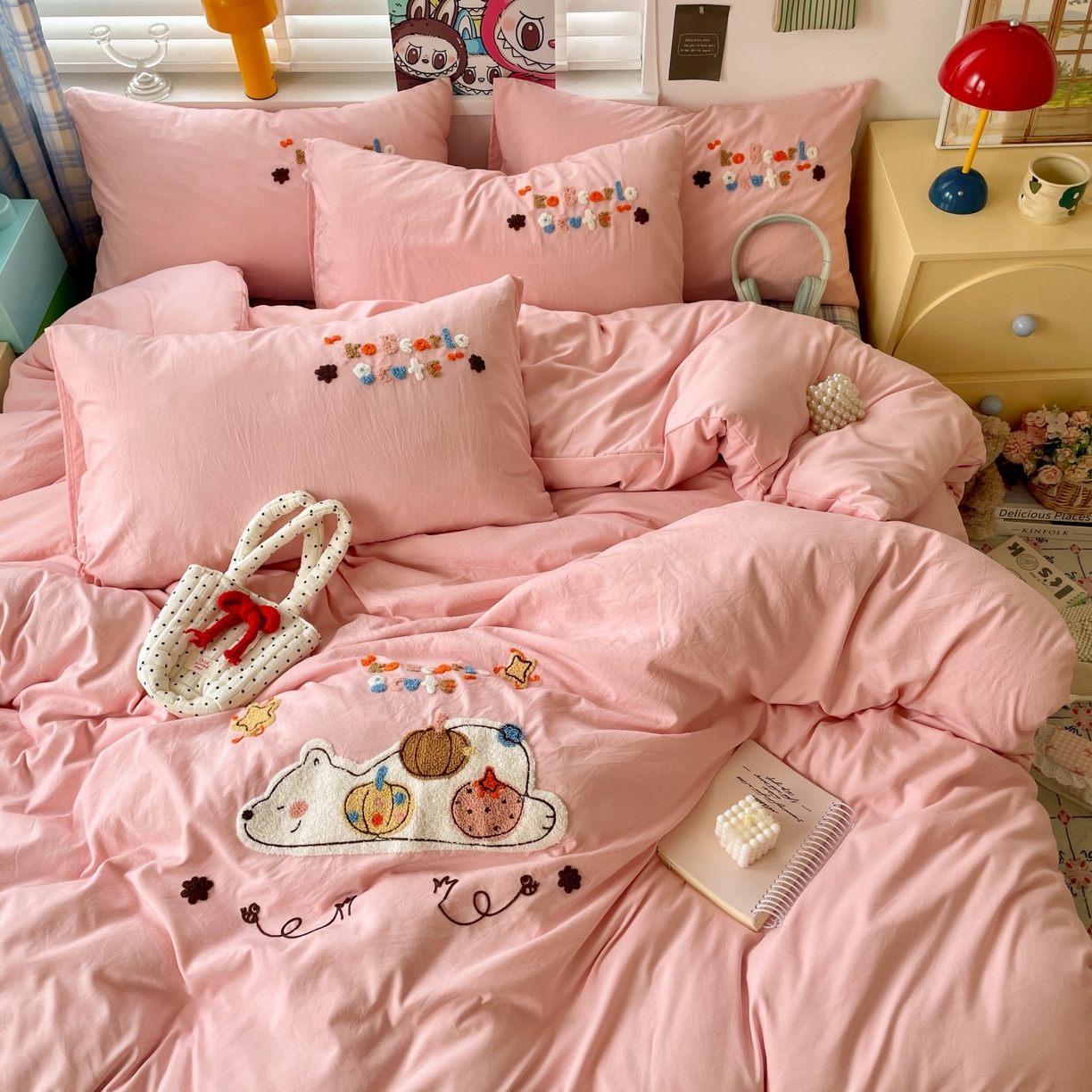 91家纺网 家纺一手货源 找家纺 凯洛奇 2025新款趴趴熊毛巾绣四件套（提供买家秀） 趴趴熊-粉嘟嘟