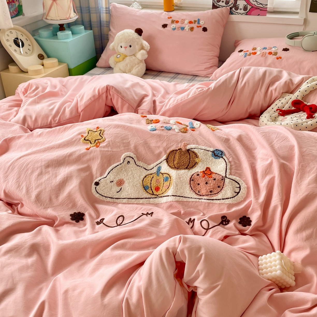 91家纺网 家纺一手货源 找家纺 凯洛奇 2025新款趴趴熊毛巾绣四件套（提供买家秀） 趴趴熊-粉嘟嘟