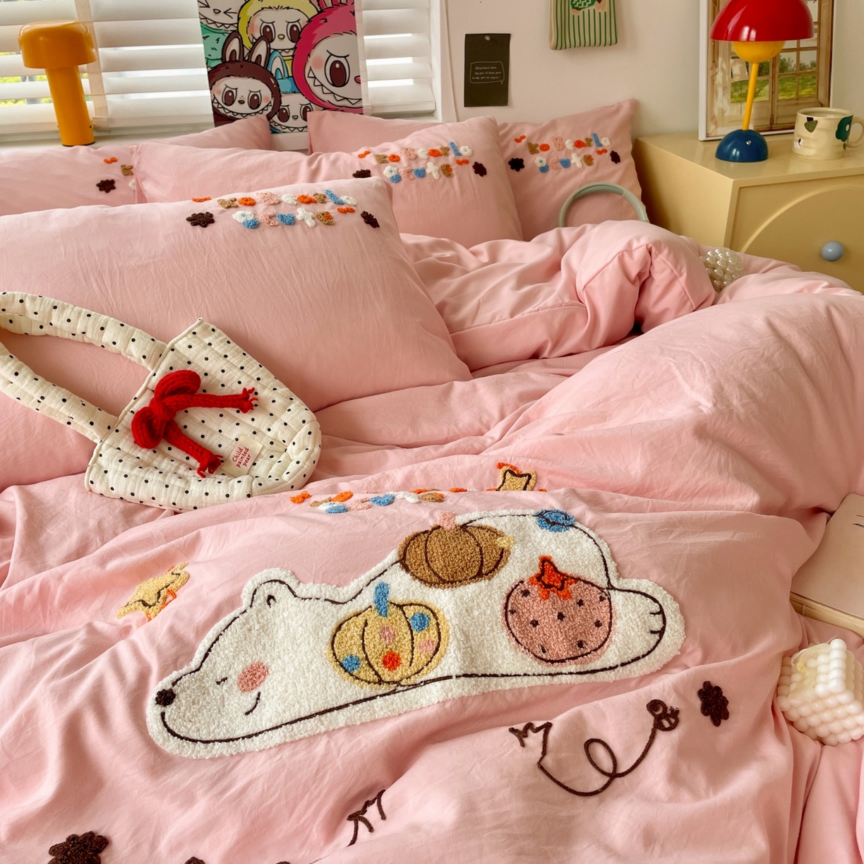 91家纺网 家纺一手货源 找家纺 凯洛奇 2025新款趴趴熊毛巾绣四件套（提供买家秀） 趴趴熊-粉嘟嘟