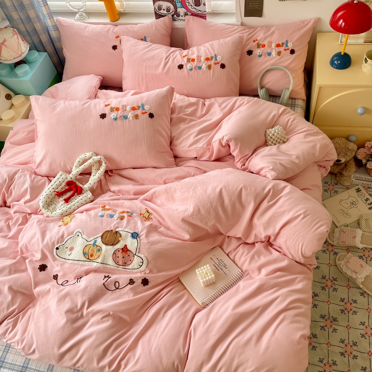 91家纺网 家纺一手货源 找家纺 凯洛奇 2025新款趴趴熊毛巾绣四件套（提供买家秀） 趴趴熊-粉嘟嘟