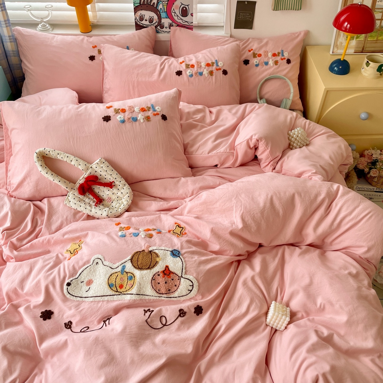 91家纺网 家纺一手货源 找家纺 凯洛奇 2025新款趴趴熊毛巾绣四件套（提供买家秀） 趴趴熊-粉嘟嘟