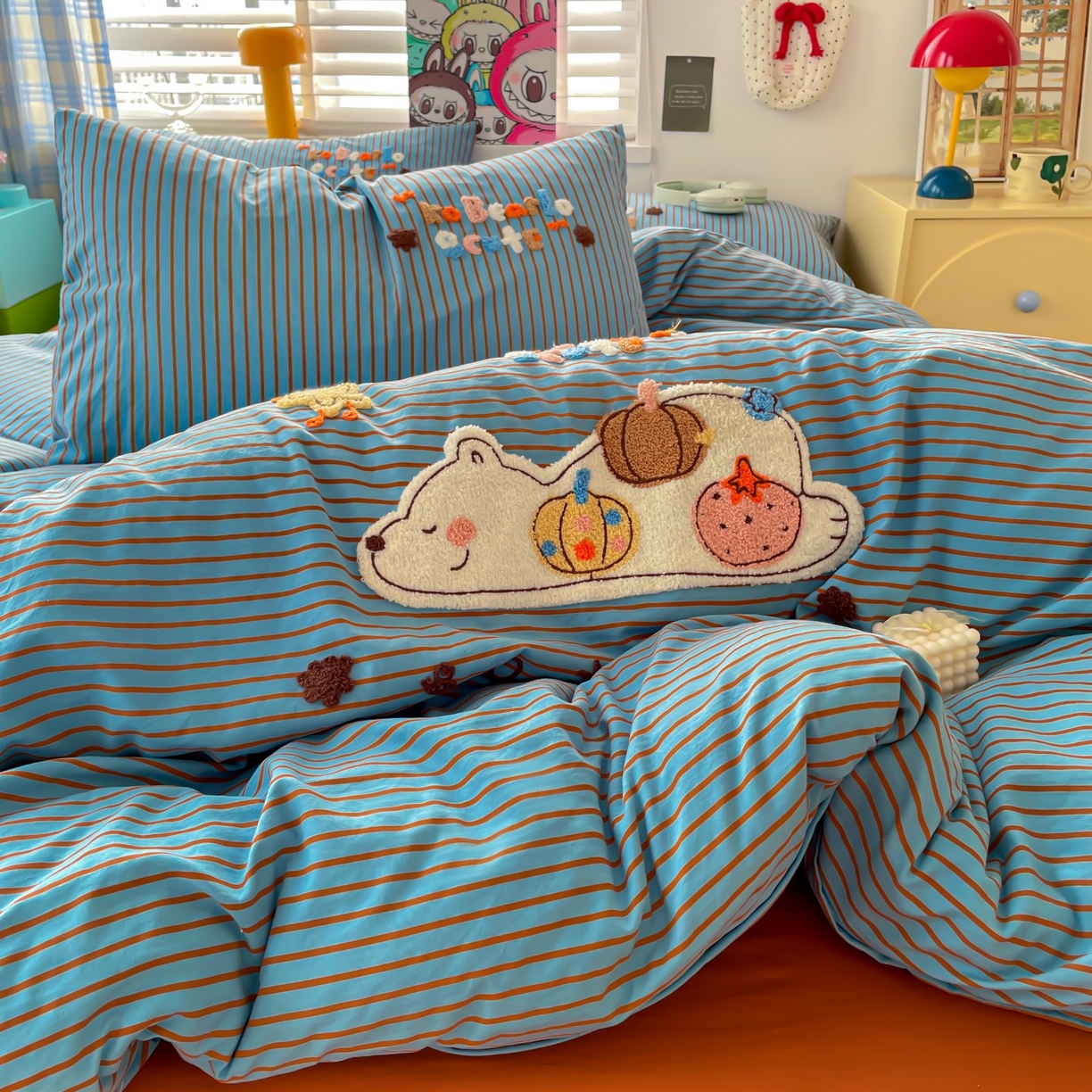 91家纺网 家纺一手货源 找家纺 凯洛奇 2025新款趴趴熊毛巾绣四件套（提供买家秀） 趴趴熊-蓝条条