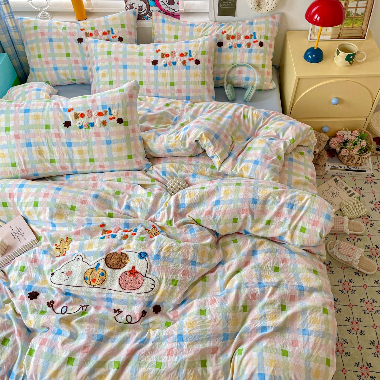 91家纺网 家纺一手货源 找家纺 凯洛奇 2025新款趴趴熊毛巾绣四件套（提供买家秀） 趴趴熊-多彩格