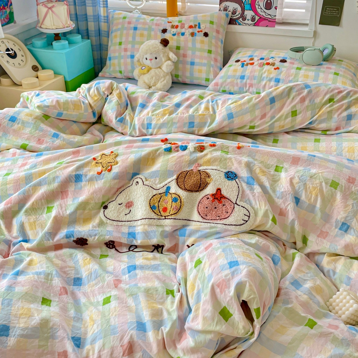 91家纺网 家纺一手货源 找家纺 凯洛奇 2025新款趴趴熊毛巾绣四件套（提供买家秀） 趴趴熊-多彩格