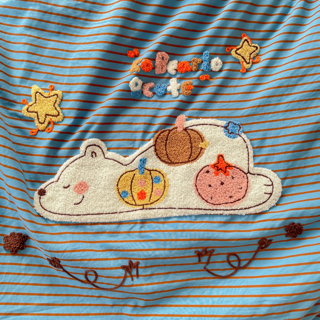 91家纺网 家纺一手货源 找家纺 凯洛奇 2025新款趴趴熊毛巾绣四件套（提供买家秀） 趴趴熊-蓝条条