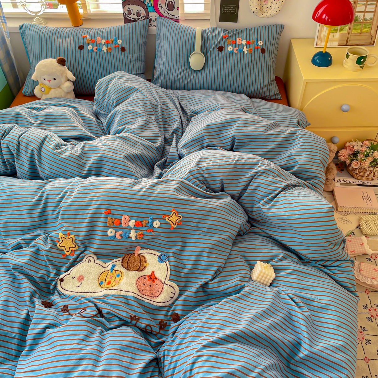 91家纺网 家纺一手货源 找家纺 凯洛奇 2025新款趴趴熊毛巾绣四件套（提供买家秀） 趴趴熊-蓝条条