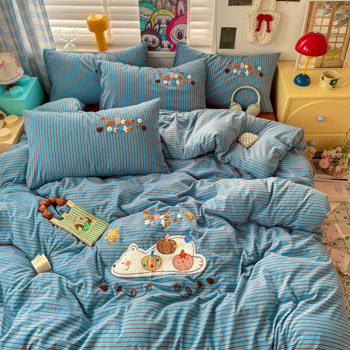 91家纺网 家纺一手货源 找家纺 凯洛奇 2025新款趴趴熊毛巾绣四件套（提供买家秀） 趴趴熊-蓝条条