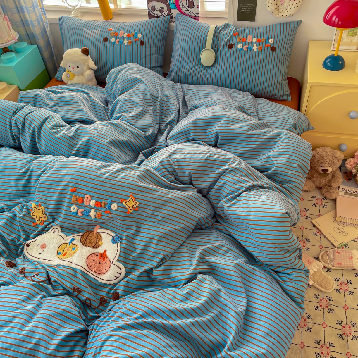 91家纺网 家纺一手货源 找家纺 凯洛奇 2025新款趴趴熊毛巾绣四件套（提供买家秀） 趴趴熊-蓝条条