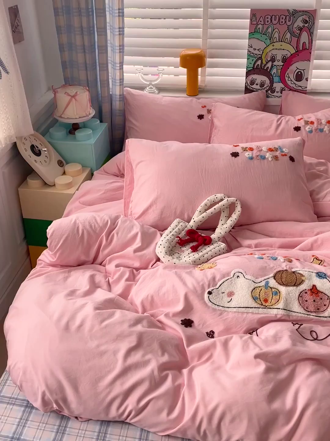 91家纺网 家纺一手货源 找家纺 凯洛奇 2025新款趴趴熊毛巾绣四件套（提供买家秀） 趴趴熊-粉嘟嘟