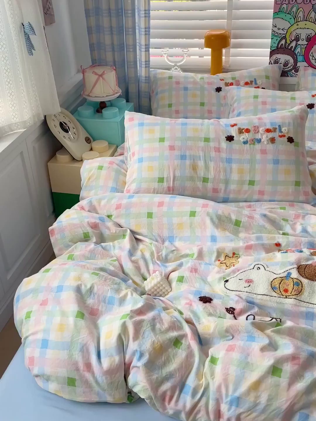 91家纺网 家纺一手货源 找家纺 凯洛奇 2025新款趴趴熊毛巾绣四件套（提供买家秀） 趴趴熊-多彩格