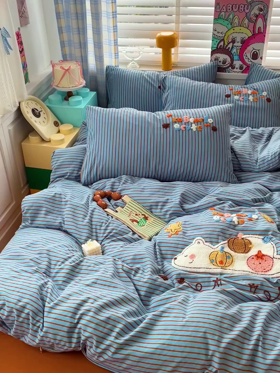 91家纺网 家纺一手货源 找家纺 凯洛奇 2025新款趴趴熊毛巾绣四件套（提供买家秀） 趴趴熊-蓝条条