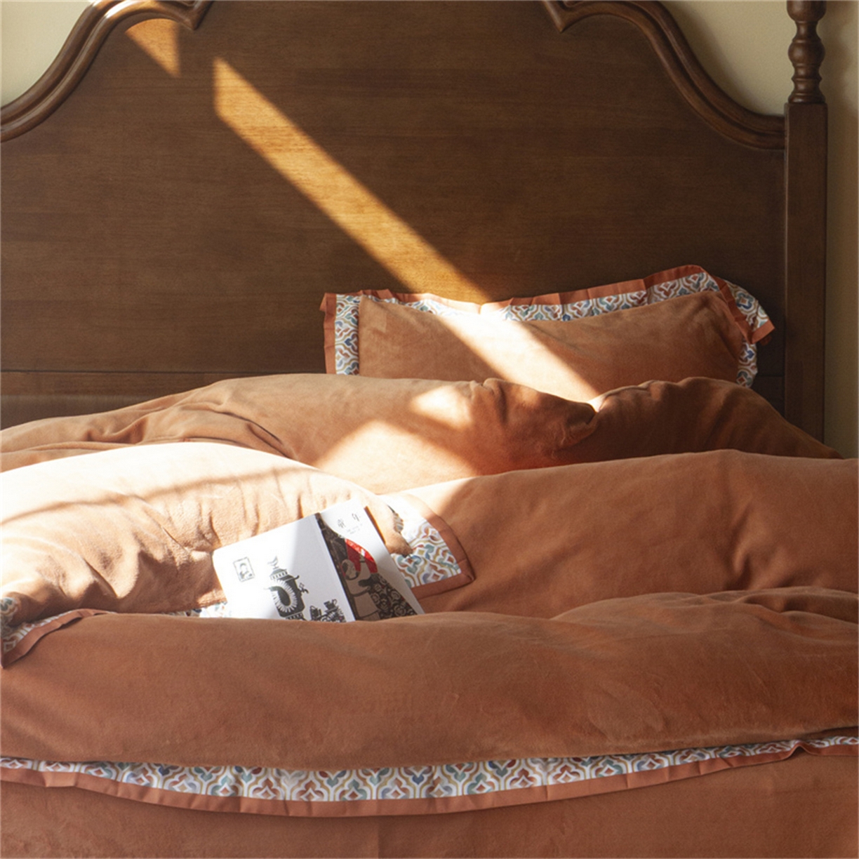 91家纺网 家纺一手货源 找家纺 绒梦里 2025新款高克重全消光工艺款高定云绒牛奶绒四件套云柔秘境 云柔秘境-暖橙