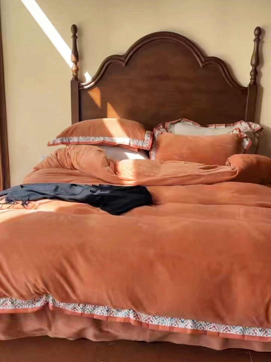 91家纺网 家纺一手货源 找家纺 绒梦里 2025新款高克重全消光工艺款高定云绒牛奶绒四件套云柔秘境 云柔秘境-暖橙