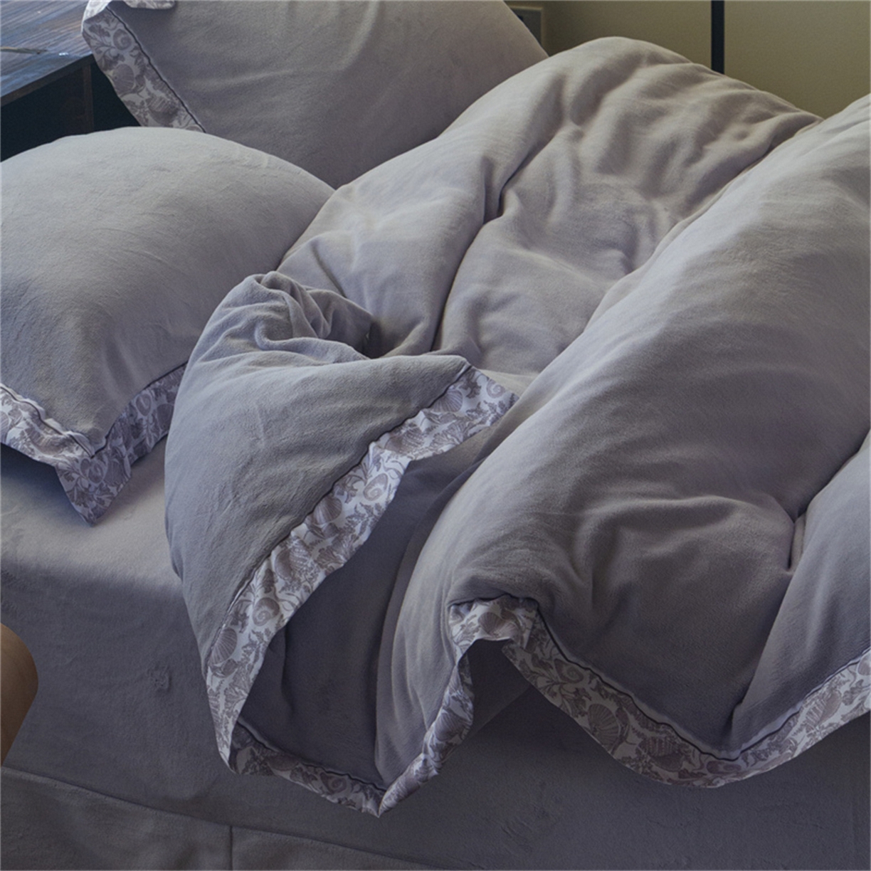 91家纺网 家纺一手货源 找家纺 绒梦里 2025新款高克重全消光工艺款高定云绒牛奶绒四件套云柔秘境 云柔秘境-紫