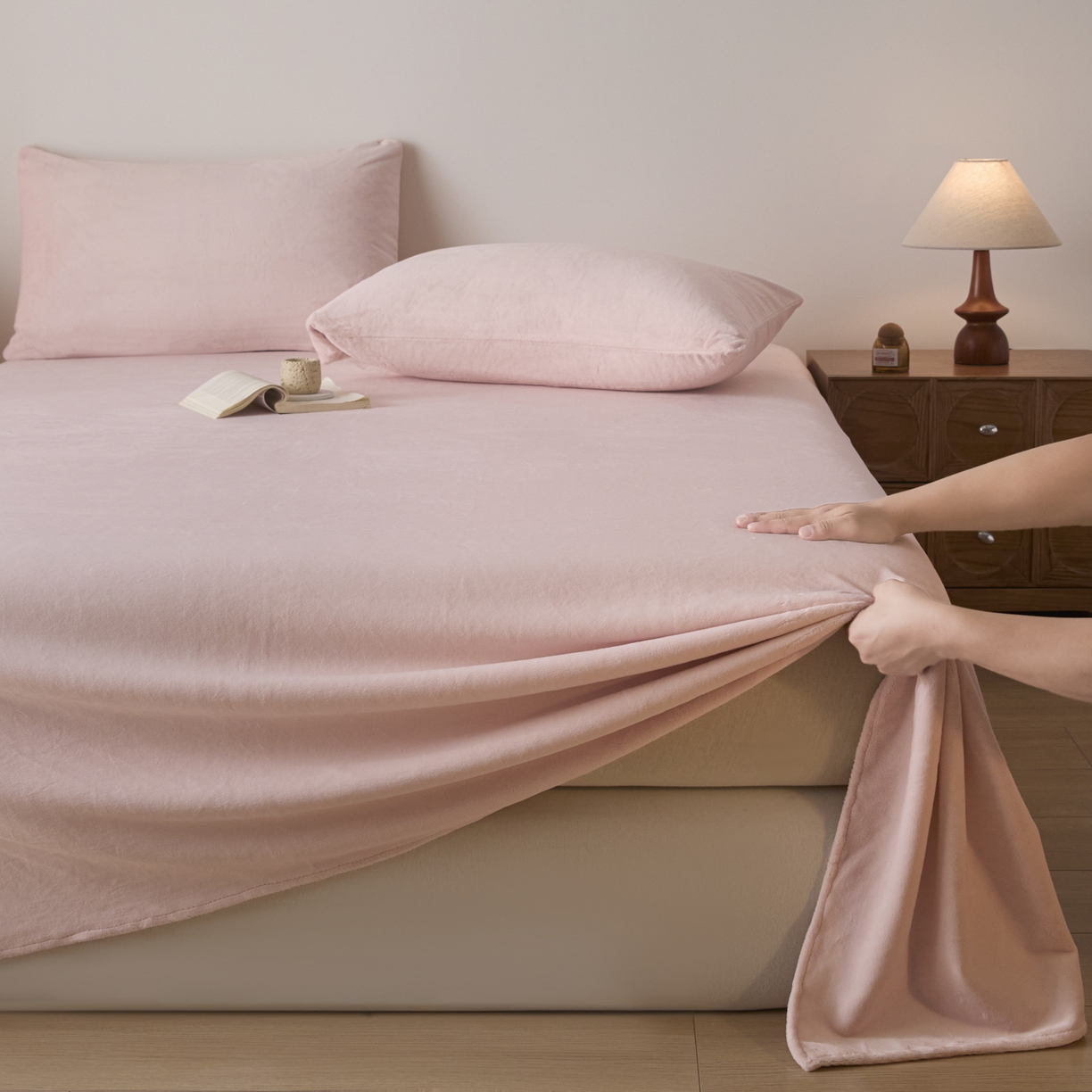 91家纺网 家纺一手货源 找家纺 小叮当家纺仓储工厂店 2025新款牛奶绒简约纯色单床单 床单单件 桃粉-cd