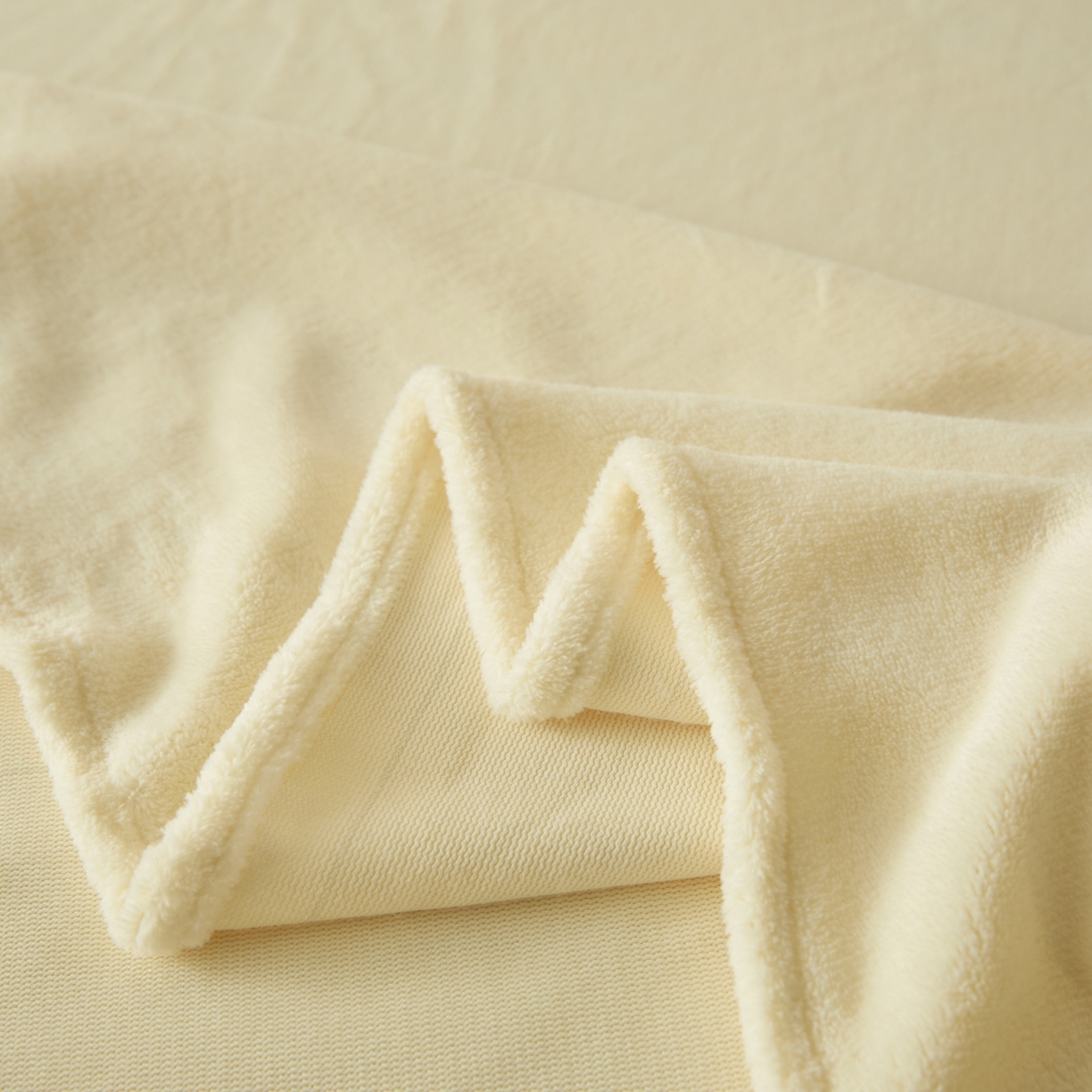 91家纺网 家纺一手货源 找家纺 小叮当家纺仓储工厂店 2025新款牛奶绒简约纯色单床单 床单单件 奶昔黄-cd