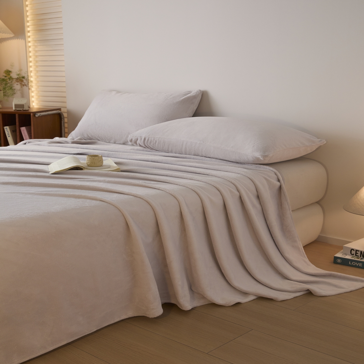 91家纺网 家纺一手货源 找家纺 小叮当家纺仓储工厂店 2025新款牛奶绒简约纯色单床单 床单单件 浅米灰-cd