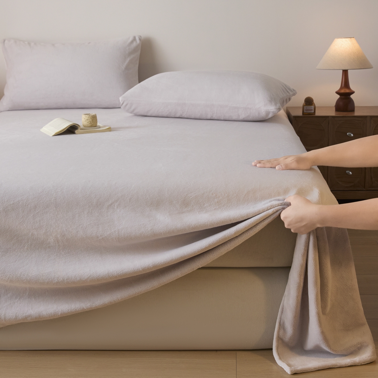 91家纺网 家纺一手货源 找家纺 小叮当家纺仓储工厂店 2025新款牛奶绒简约纯色单床单 床单单件 浅米灰-cd