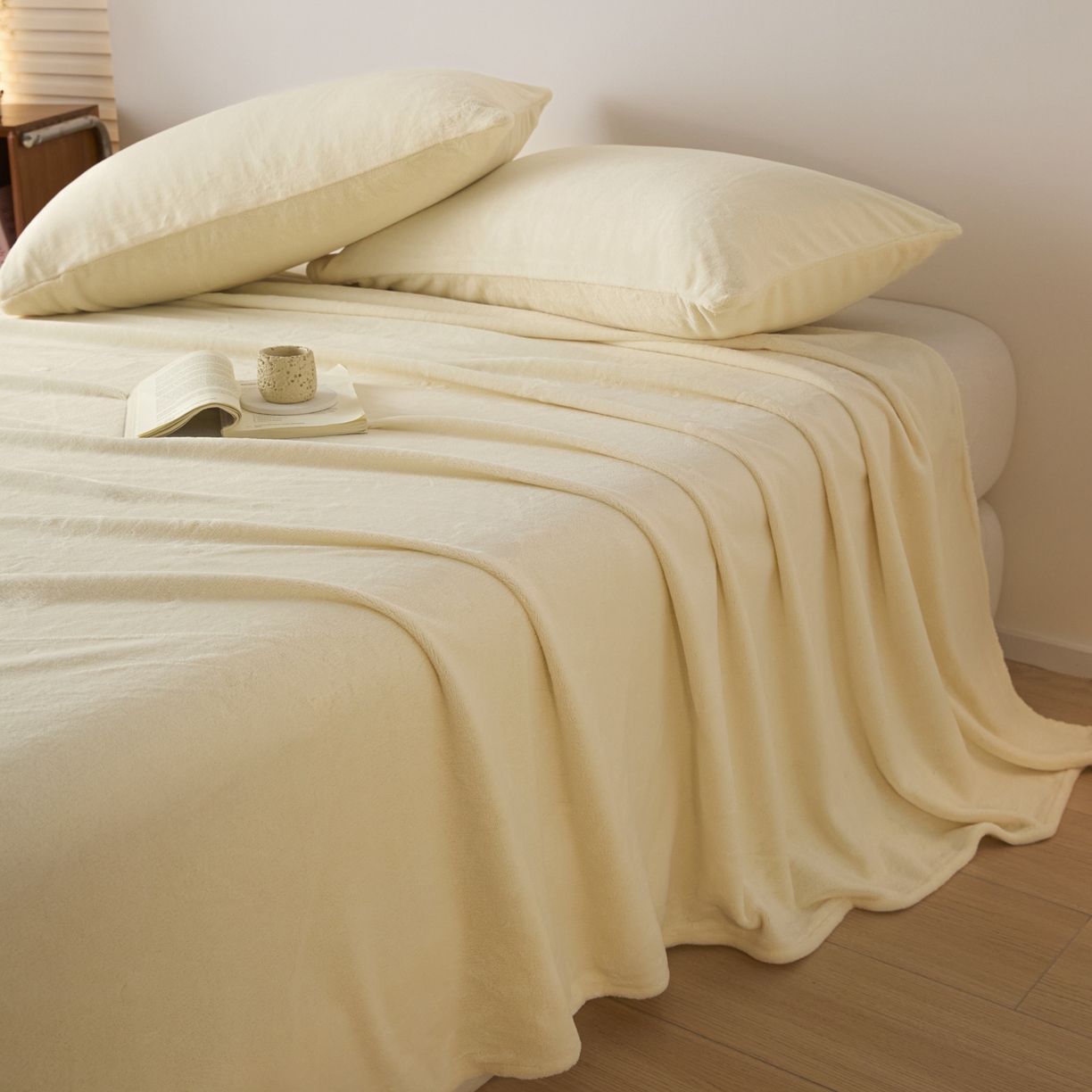 91家纺网 家纺一手货源 找家纺 小叮当家纺仓储工厂店 2025新款牛奶绒简约纯色单床单 床单单件 奶昔黄-cd