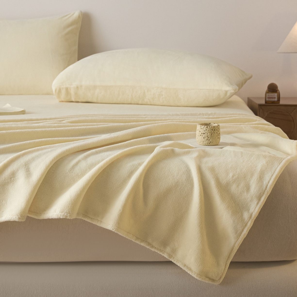 91家纺网 家纺一手货源 找家纺 小叮当家纺仓储工厂店 2025新款牛奶绒简约纯色单床单 床单单件 奶昔黄-cd