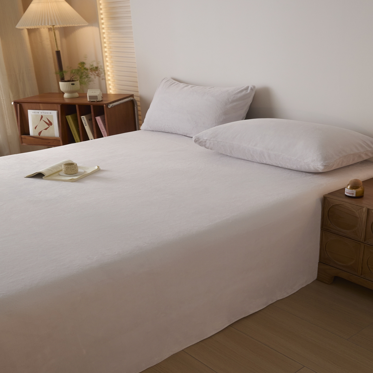 91家纺网 家纺一手货源 找家纺 小叮当家纺仓储工厂店 2025新款牛奶绒简约纯色单床单 床单单件 浅米灰-cd