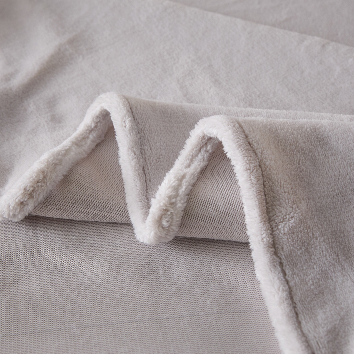 91家纺网 家纺一手货源 找家纺 小叮当家纺仓储工厂店 2025新款牛奶绒简约纯色单床单 床单单件 浅米灰-cd