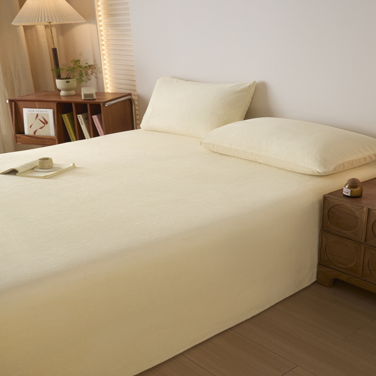 91家纺网 家纺一手货源 找家纺 小叮当家纺仓储工厂店 2025新款牛奶绒简约纯色单床单 床单单件 奶昔黄-cd