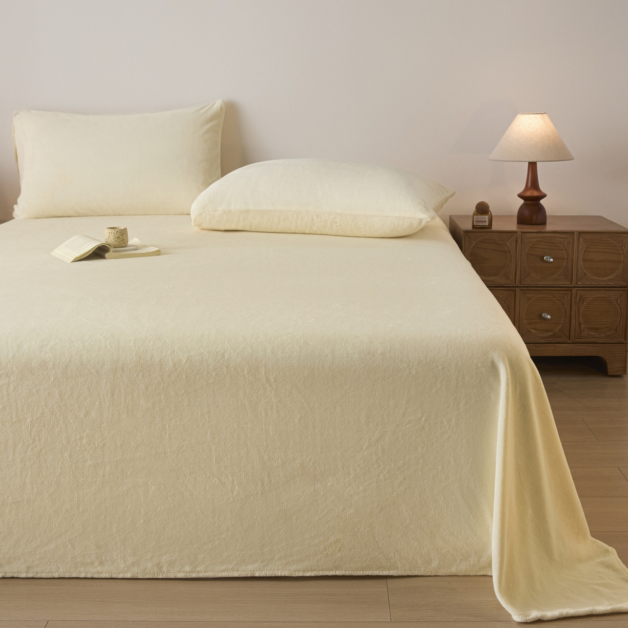 91家纺网 家纺一手货源 找家纺 小叮当家纺仓储工厂店 2025新款牛奶绒简约纯色单床单 床单单件 奶昔黄-cd