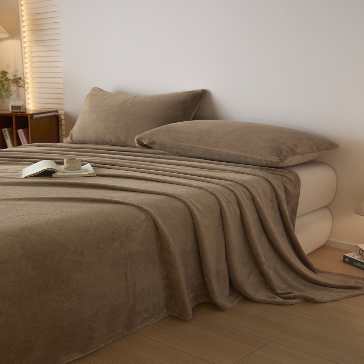 91家纺网 家纺一手货源 找家纺 小叮当家纺仓储工厂店 2025新款牛奶绒简约纯色单床单 床单单件 奶茶咖-cd