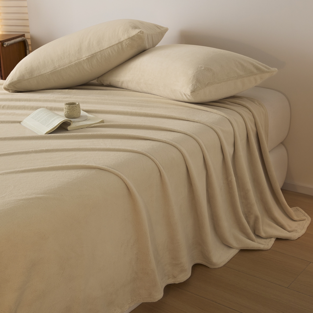 91家纺网 家纺一手货源 找家纺 小叮当家纺仓储工厂店 2025新款牛奶绒简约纯色单床单 床单单件 米杏-cd