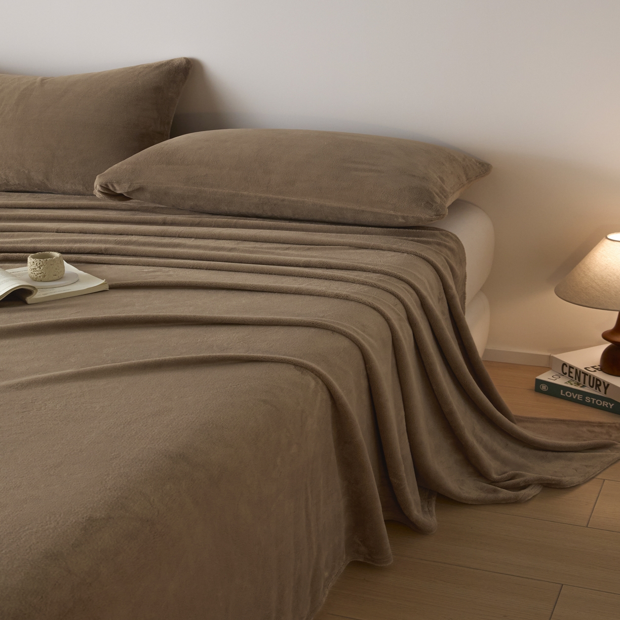 91家纺网 家纺一手货源 找家纺 小叮当家纺仓储工厂店 2025新款牛奶绒简约纯色单床单 床单单件 奶茶咖-cd