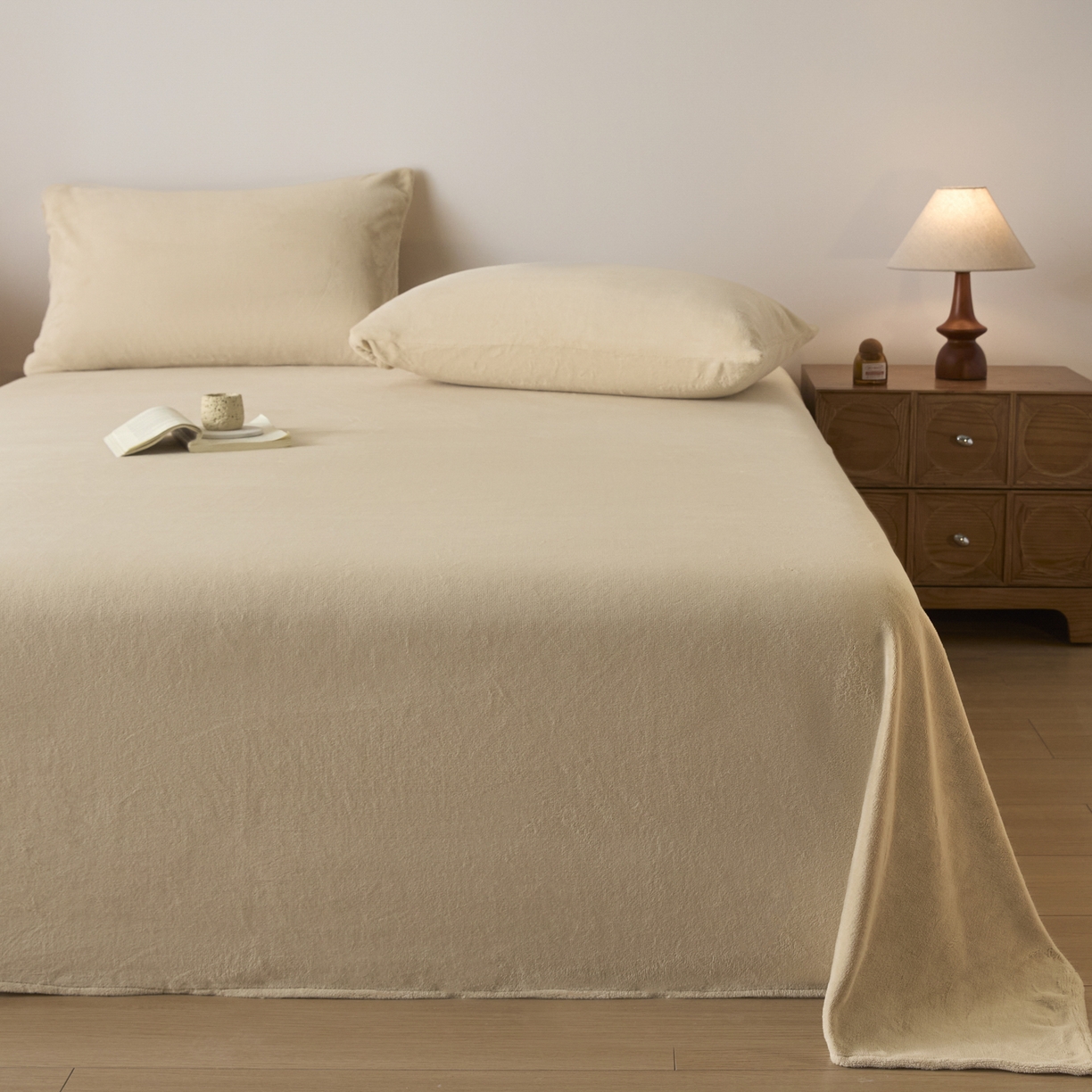 91家纺网 家纺一手货源 找家纺 小叮当家纺仓储工厂店 2025新款牛奶绒简约纯色单床单 床单单件 米杏-cd