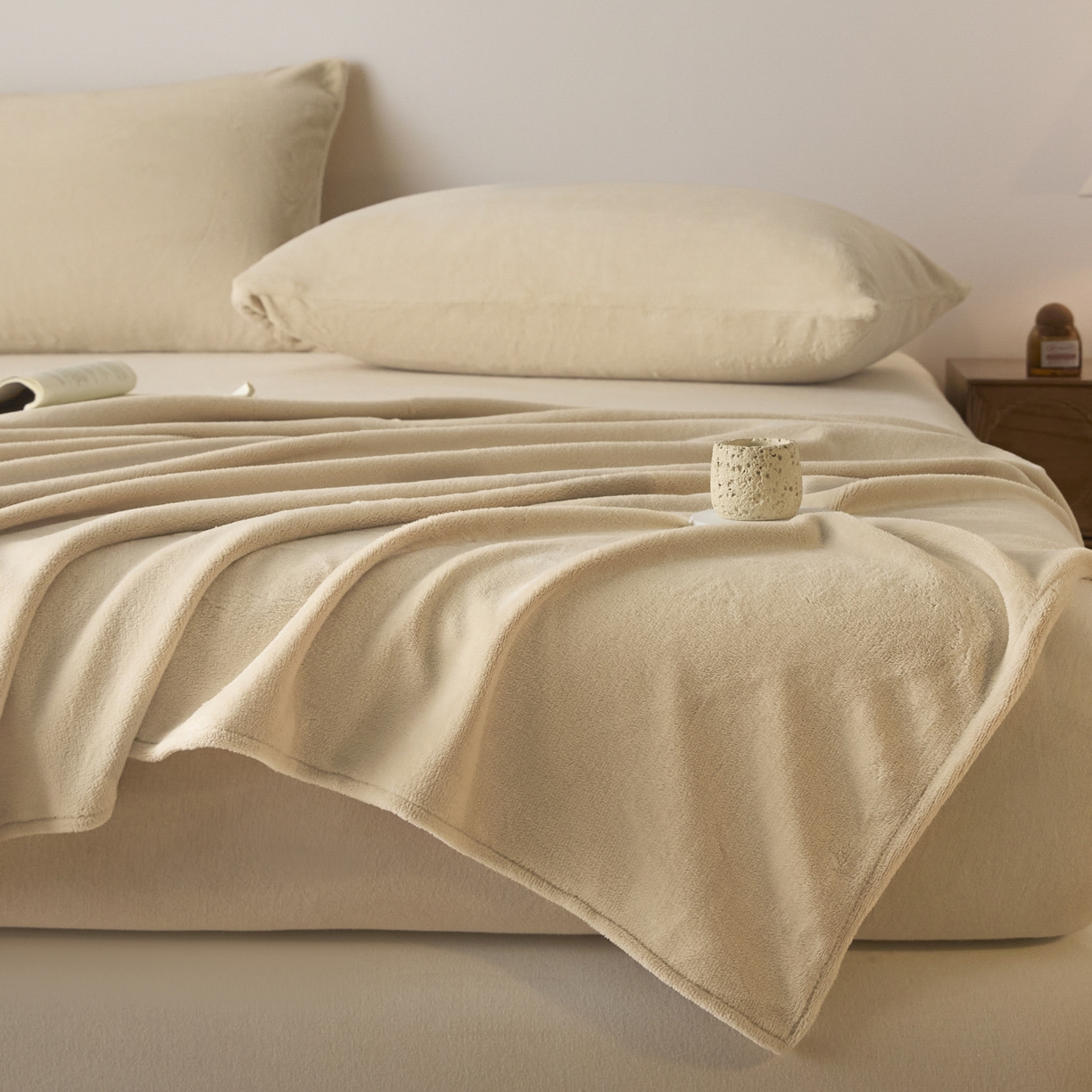 91家纺网 家纺一手货源 找家纺 小叮当家纺仓储工厂店 2025新款牛奶绒简约纯色单床单 床单单件 米杏-cd