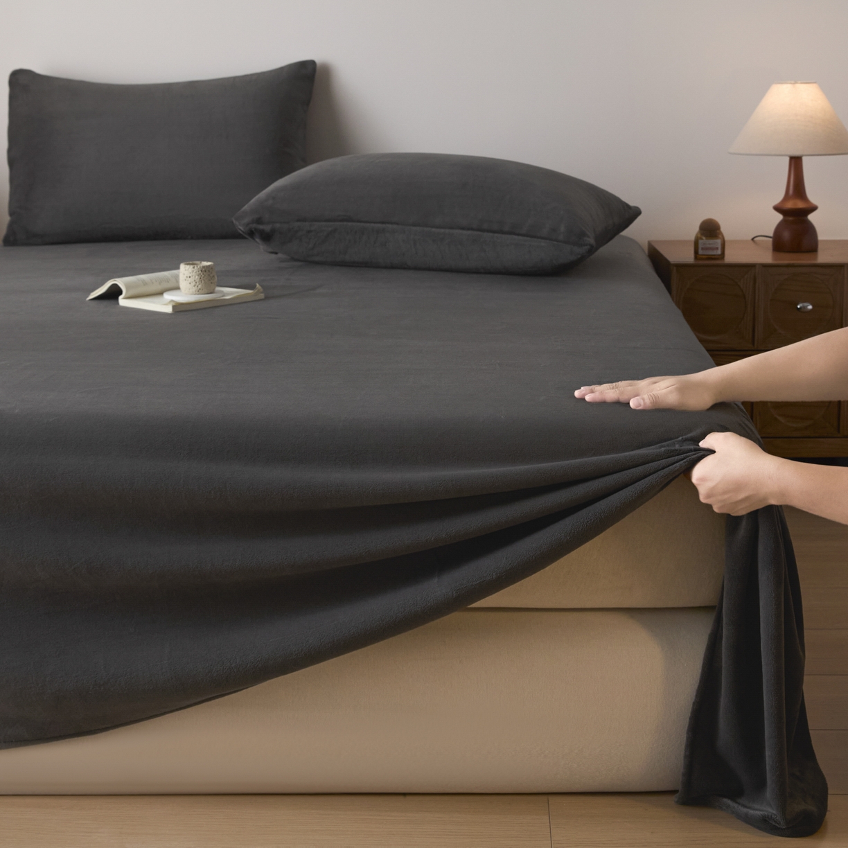 91家纺网 家纺一手货源 找家纺 小叮当家纺仓储工厂店 2025新款牛奶绒简约纯色单床单 床单单件 深灰-cd