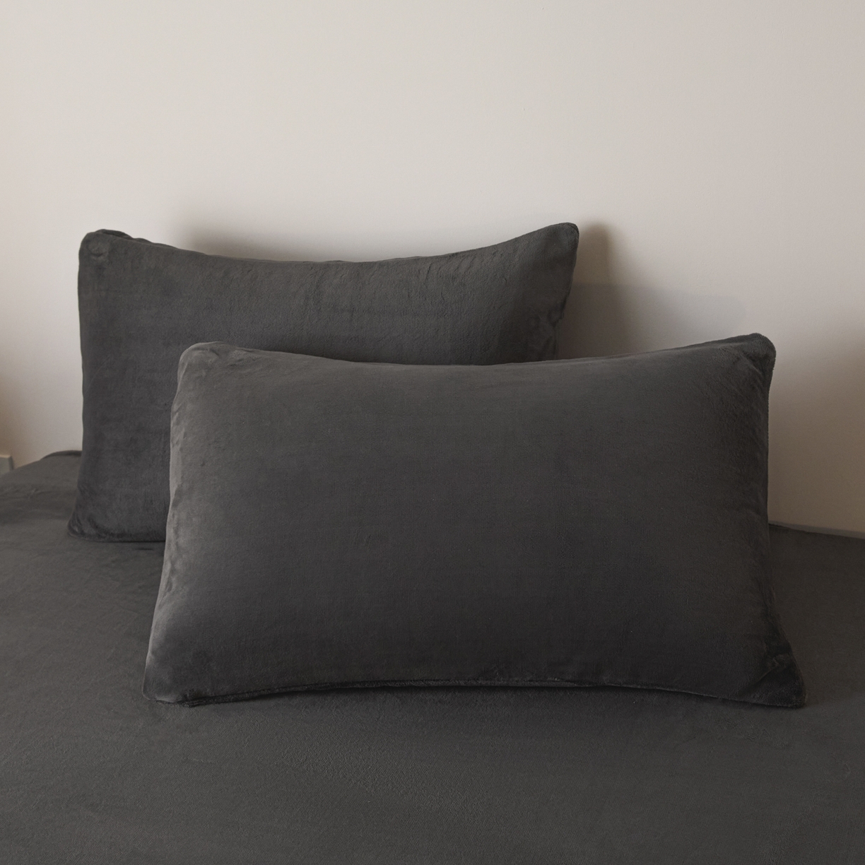 91家纺网 家纺一手货源 找家纺 小叮当家纺仓储工厂店 2025新款牛奶绒简约纯色单床单 床单单件 深灰-cd