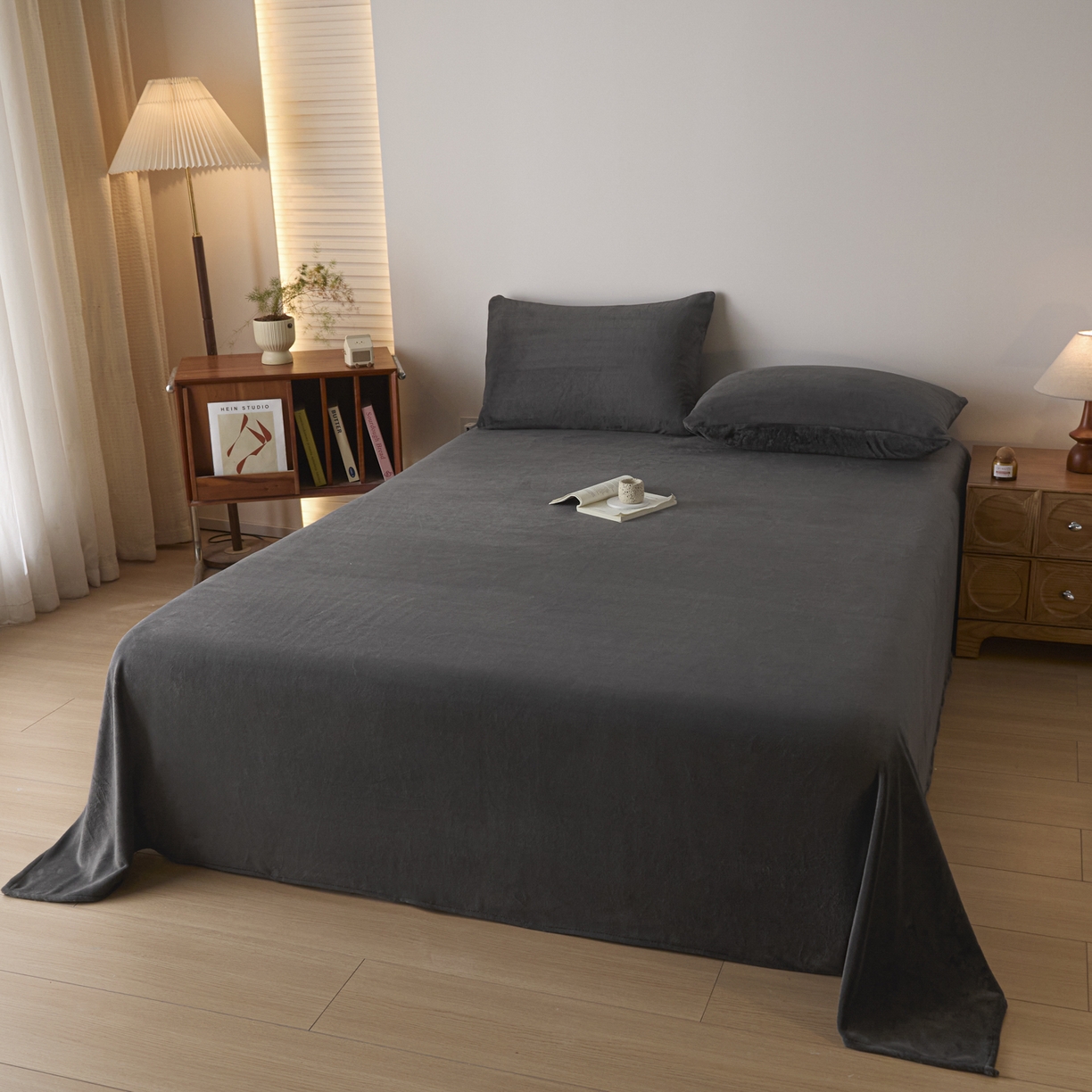 91家纺网 家纺一手货源 找家纺 小叮当家纺仓储工厂店 2025新款牛奶绒简约纯色单床单 床单单件 深灰-cd