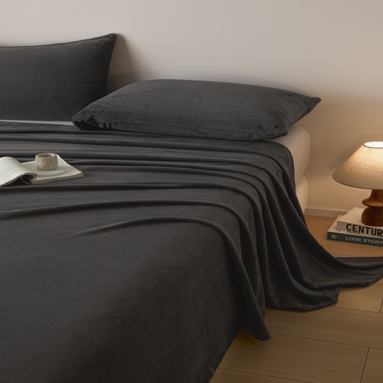91家纺网 家纺一手货源 找家纺 小叮当家纺仓储工厂店 2025新款牛奶绒简约纯色单床单 床单单件 深灰-cd