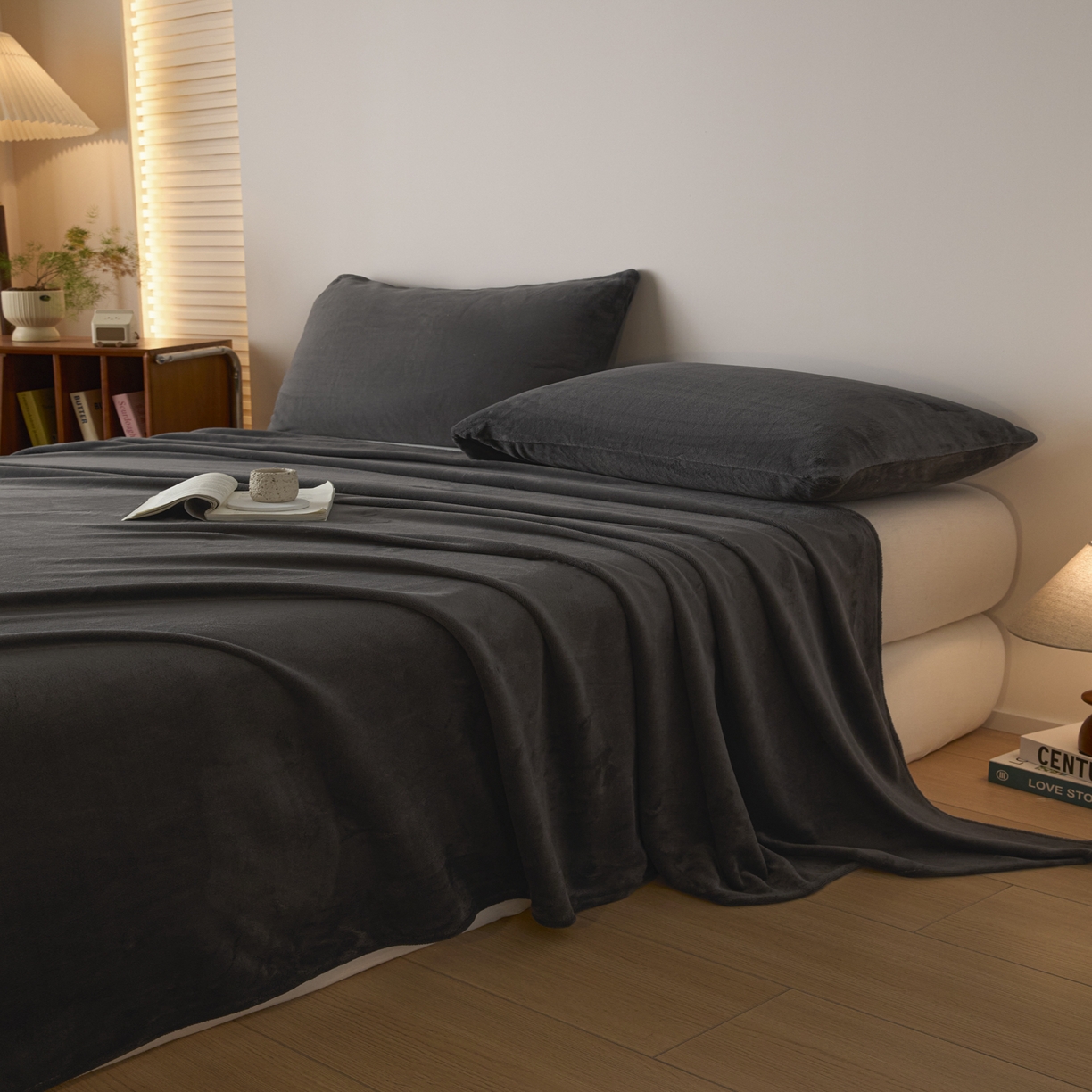 91家纺网 家纺一手货源 找家纺 小叮当家纺仓储工厂店 2025新款牛奶绒简约纯色单床单 床单单件 深灰-cd