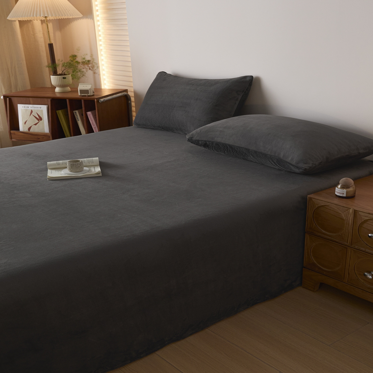 91家纺网 家纺一手货源 找家纺 小叮当家纺仓储工厂店 2025新款牛奶绒简约纯色单床单 床单单件 深灰-cd